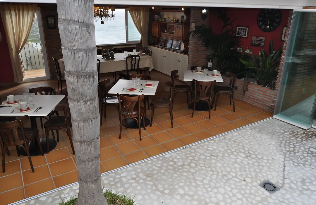 Welcome Inn Nerja Guest House Luxury Bed & Breakfast-1